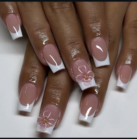 Short Square Nail Inspiration, S Nails Designs, Nail Inspired Short Square, Nail Art Designs Birthday, Nails One Finger Design, Debutante Nails, Bahamas Inspired Nails, Short Tapered Nails, Nails For Vacation Beach Tropical