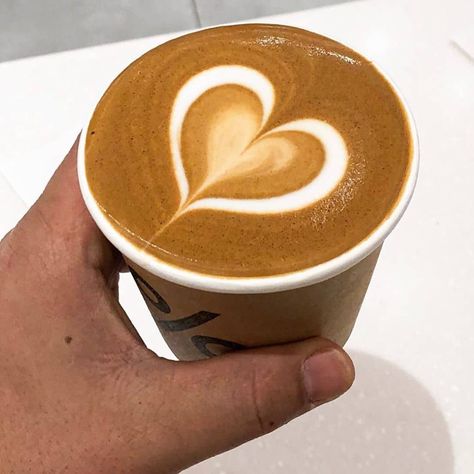 Asaf Rauch on Instagram: “Symmetrical hollow heart 💟 redefine your latteart experience with our newly created EVO pitchers 👉 @baristaswag 👉 baristaswag.com 📹…” Heart Latte Art, Art Heart, Cafe Latte, Hollow Heart, Iced Latte, Coffee Is Life, Coffee Design, Coffee Accessories, Speciality Coffee