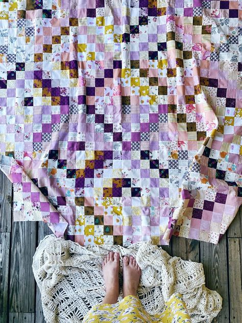 Trippy Quilt, How To Make Quilts, Baby Quilt Patterns Easy, Charm Quilts, Orange Quilt, Flower Garden Quilt, English Paper Piecing Quilts, Yellow Quilts, Scrappy Quilt Patterns