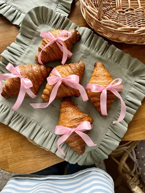 French Style Brunch, Croissant Cake, Coffee And Candles, Croissant Aesthetic, Pretty Drinks, Fall Coffee, Fall Dress, Making Memories, Rich Textures