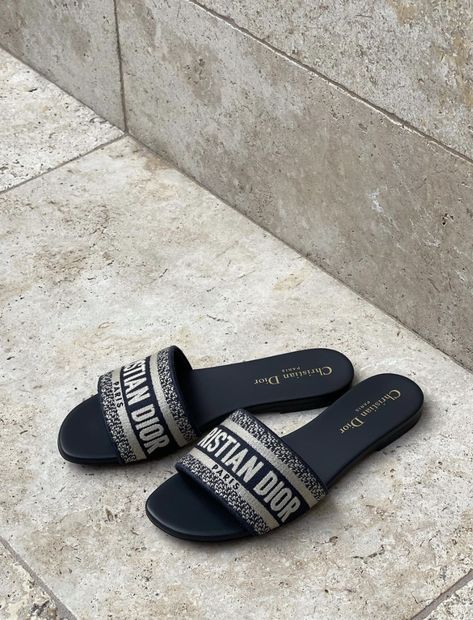 Dinner Heels, Christian Dior Slides, Korean Breakfast, Sandals Aesthetic, Dior Slides, Sandals Outfit Summer, Mules Outfit, Christian Dior Shoes, Christian Dior Bag