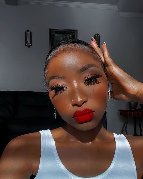 𝐒𝐭𝐞́𝐩𝐡𝐚𝐧𝐲 on Instagram: “Red lipstick on the wine glass 🍷💋 Lippie @covergirl  Matte liquid lip “Tyrant” its a true vibrant red which I love ❤️ #covergirlmade” Red Lipstick Makeup Looks, Red Lips Makeup Look, Red Lipstick Matte, Maquillage On Fleek, Lipstick For Dark Skin, Red Lipstick Makeup, Bold Makeup Looks, Makeup For Black Skin, Red Lip Makeup