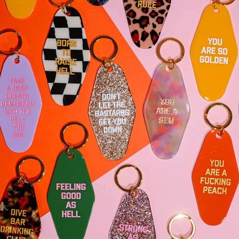 KEYCHAINS Small Giveaways Ideas, Galentines 2023, Keychain Sayings, Crafts To Sell Ideas, Product Staging, Fun Keychains, Moh Gift, Best Friend Keychain, Adult Activities