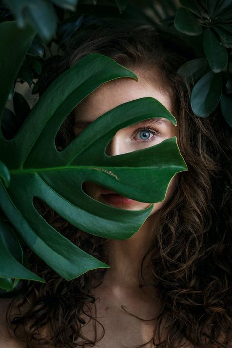 Photography Composition Examples, Portrait Photo Original, Rare Eye Colors, Self Portrait Photography, Creative Portrait Photography, Plant Photography, Composition Photography, Eye Photography, Trik Fotografi