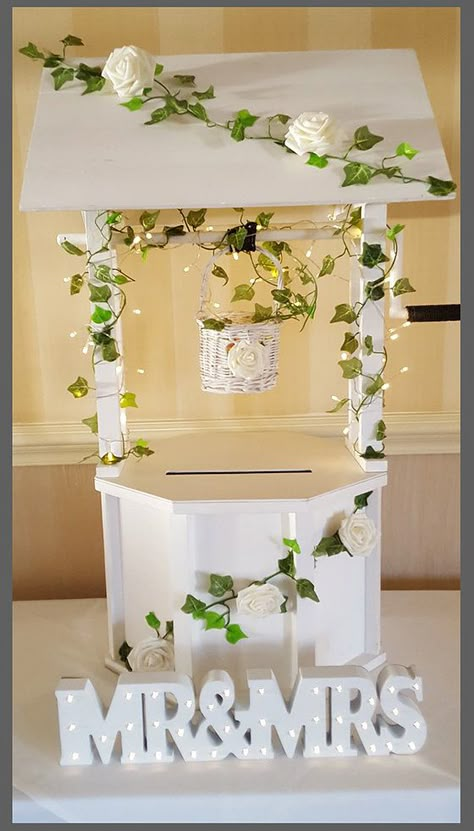 Rustic Wishing Well Ideas, Wishing Well For Wedding, Rustic Wishing Well, Wishing Well Decorating Ideas, Card Box Decorating Ideas, Wishing Well Card Box Wedding, Wedding Cash Box Ideas, Wedding Wishing Well Ideas Diy, Wishing Well Bridal Shower Ideas