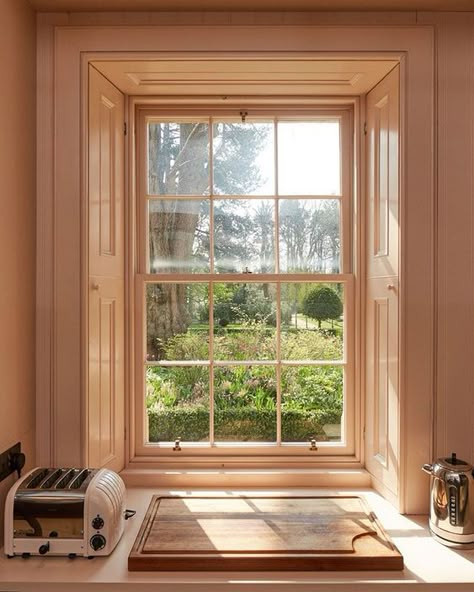 Farrow And Ball Living Room, Setting Plaster, Beautiful Bedrooms Master, Black Fireplace, Bedroom Wall Colors, Farrow And Ball, Dining Room Inspiration, Industrial House, Bathroom Colors