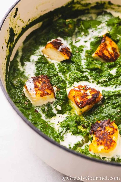 Saag Paneer - Spinach And Cheese Curry | Greedy Gourmet Spinach And Paneer Curry, Sag Paneer Recipe, Spinach Indian Recipes, Sag Paneer, Saag Paneer Recipe, Spinach Paneer, Recipes Meatless, Saag Aloo, Green Curry Recipes