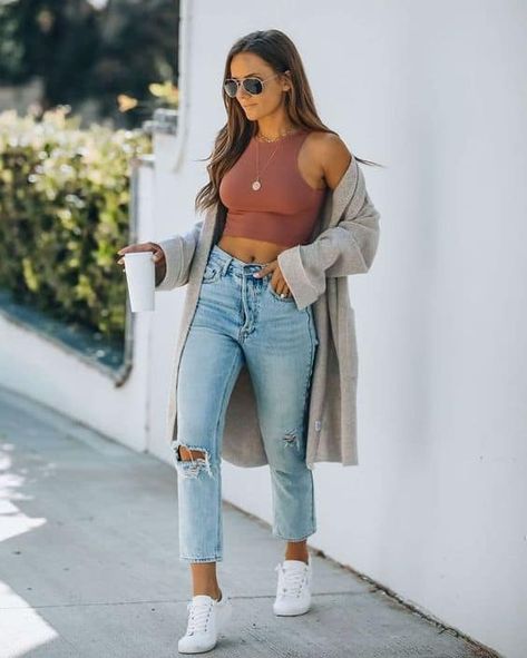 30 Casual Outfit Ideas with Blue Jeans » Lady Decluttered Mom Jean Crop Top Outfit, Crop Top Mom Jeans Outfit, Summer Outfits 2023 Going Out, Mom Jeans And Crop Top Outfit, Mom Jean Looks, Mom Crop Top Outfits, Fit Mom Outfits, Crop Top Outfits With Jeans Casual, Going To The Bar Outfit