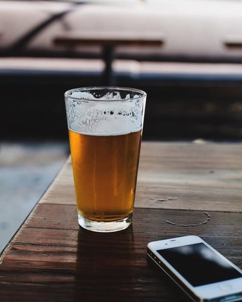 Phone Lifestyle, Brewery Bar, Collective Soul, Beer Photography, Dog Beer, Beer Quotes, Beer Time, Glass Photography, Pearl River