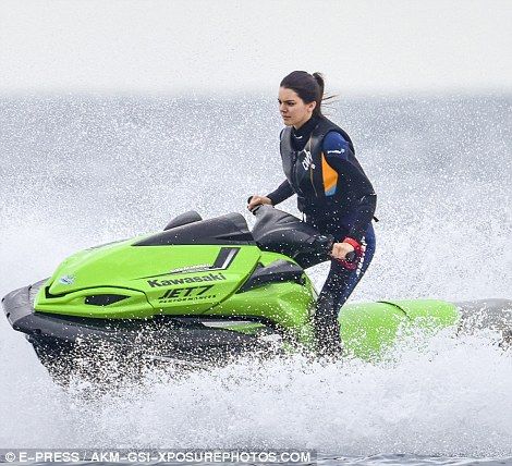 Jetski Outfit, Jet Ski Outfit, Jenner Girls, Ski Girl, Ski Outfit, Muslim Girls, Hailey Baldwin, Jet Ski, French Riviera