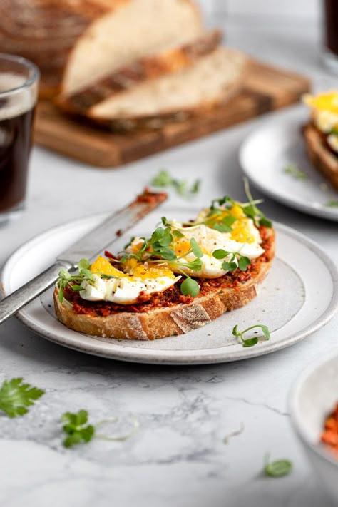 This easy, quick breakfast recipe is going to be your new go-to for both when you're short on time and want something easy, impressive, and elegant for brunch. Thick sourdough bread slices are slathered with incredibly flavorful romesco sauce and topped with smashed jammy eggs. Add in burrata or cream cheese for a cheesy addition, too. Sourdough Breakfast Recipes, Easy Quick Breakfast, Sourdough Breakfast, Jammy Eggs, Breakfast Shot, Open Sandwich, No Carb Food List, Bagel Breakfast Sandwich, Food Photography Composition