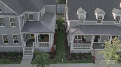 Rickhouse Alexandria Twd, The Walking Dead Alexandria, Script Dr, Southern Living House Plans, Family Room Walls, Film Set, Walking Dead, The Walking Dead, Architecture Details