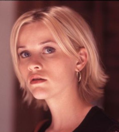 2000s Short Haircut, 90s "bixie" Haircut, "bixie" Haircut 90s, 90s Haircuts Short, 90s Bixie, Birkin Bangs, Reese Witherspoon Hair, 90s Haircuts, Really Short Hair