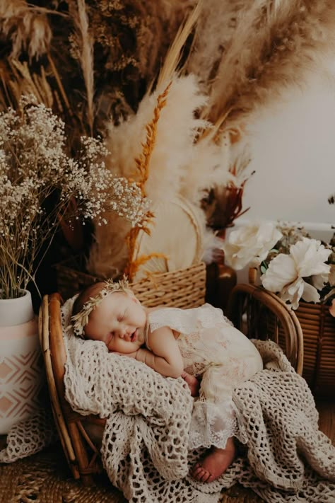 Cowgirl Newborn Photography, Cowgirl Newborn Pictures, Newborn Photoshoot Girly, Western Newborn Pictures Cowgirl, Girl Newborn Photoshooting Ideas, Newborn Baby Photography Girly, Boho Newborn Photoshoot, Western Newborn Photography, Boho Baby Photoshoot