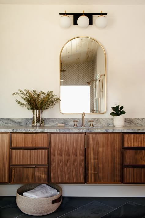 Organic-Natural-bathroom-Walnut-Vanity-by-Laura-Medicus-Interiors Natural Bathroom Design, Modern Organic Bathroom, Bathroom Natural, Organic Bathroom, Organic Modern Bathroom, Dark Wood Bathroom, Mountain Modern Home, Bathroom Garden, Rustic Laundry Rooms