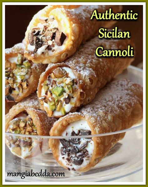 Sicilian Cannoli Recipe, Cannoli Recipe Easy, Food Truck Desserts, Cannoli Recipes, Sicilian Cannoli, Panettone Recipe, Italian Cannoli, Cannoli Shells, Cannoli Filling