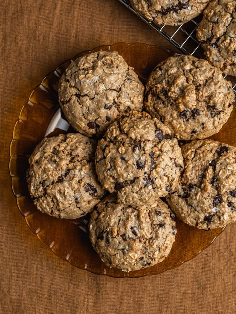 Tahini Oatmeal Chocolate Chip Cookies Banana Tahini Cookies, Tahini Oatmeal Cookies, Healthy Tahini Cookies, Mevy Diet, Tahini Oatmeal, Cardamom Recipes, Tahini Granola, Tahini Chocolate Chip Cookies, Healthy Peanut Butter Cookies