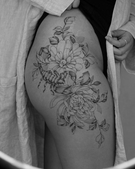 Rose Tattoo Forearm, Rose Tattoo Thigh, Quarter Sleeve Tattoos, Hip Thigh Tattoos, Grunge Tattoo, Hip Tattoos Women, Inspiration Tattoos, Full Sleeve Tattoos, Small Hand Tattoos