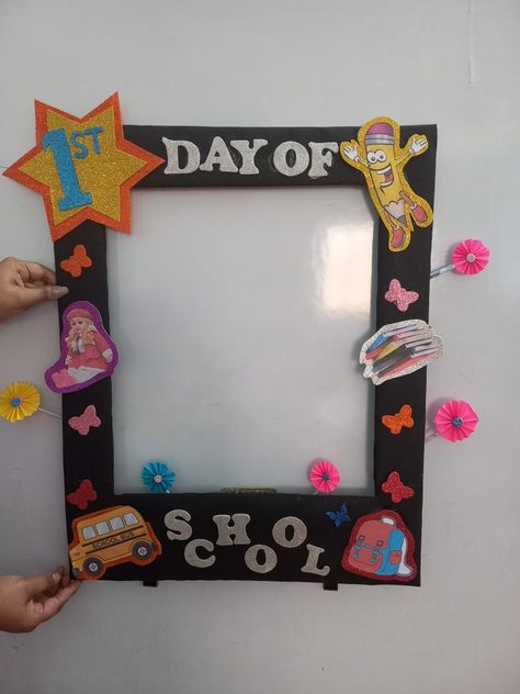 First Day Of School Pictures, September Activities, School Art Activities, School Board Decoration, Diy Classroom Decorations, Paper Flower Decor, Preschool Arts And Crafts, Alphabet Activities Preschool, Mandala Art Lesson