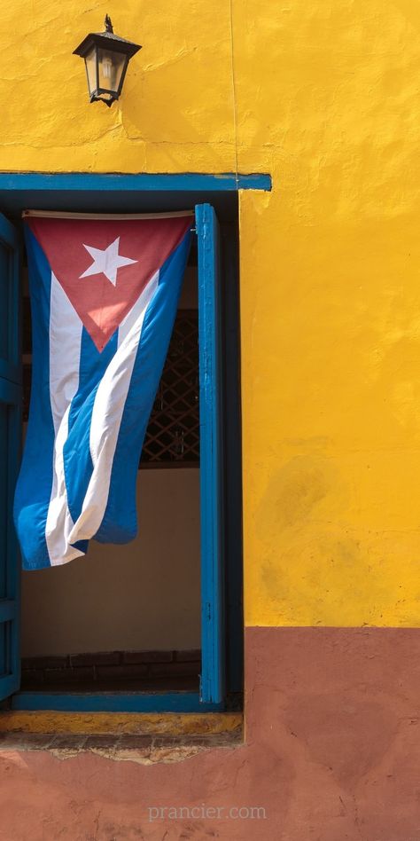 Cuba Cuba Aesthetic, Latin Decor, Things To Do In Cuba, Cuba Pictures, Latin Party, Cafe Bustelo, Vintage Cuba, Cuban Flag, Cuba Photos