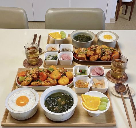 Korean Birthday Food, Korean Meals, Easy To Cook Meals, Bento Recipes, Korean Birthday, Healthy Lifestyle Food, Birthday Food, Health Eating, Food Presentation