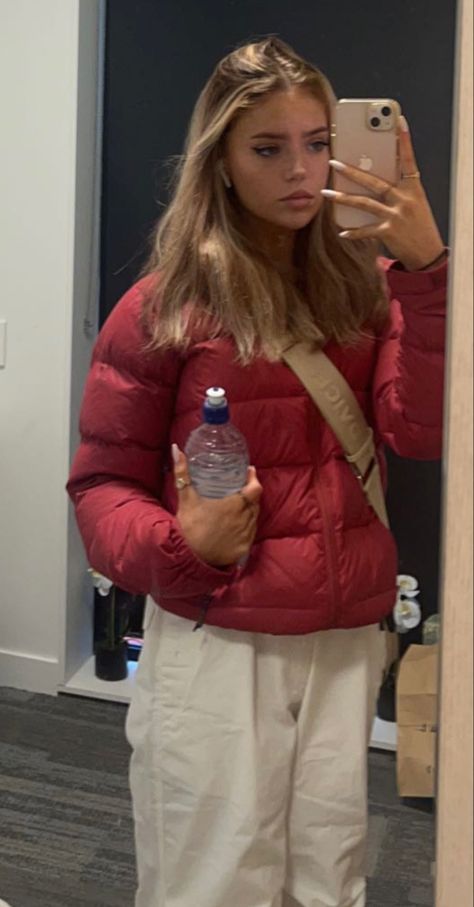 Puffer Red Jacket Outfit, Red Puffer Coat Outfit, Red Puffer Outfit, Aethstetic Clothing, Red Puffer Jacket Outfit Street Styles, Puffer Jacket Outfit Aesthetic, Red Puffer Jacket Outfit, Puffer Jacket Outfit Women, Puffer Jacket Aesthetic