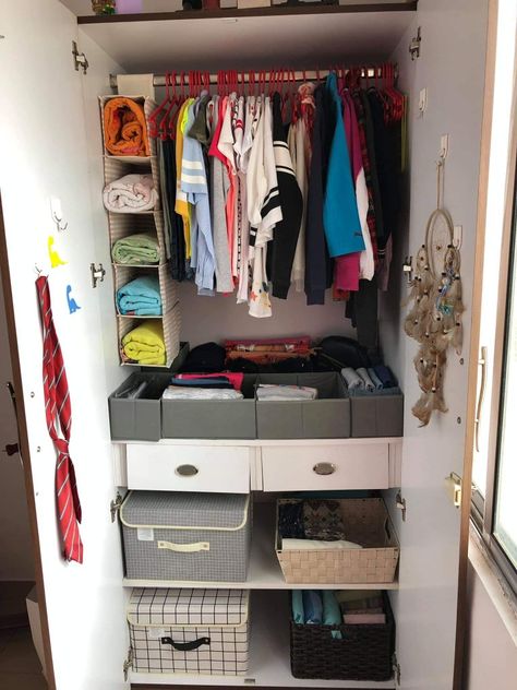 Hostel Wardrobe Organisation, How To Arrange Cupboard Clothes, Diy Wardrobe Organisation Hacks, Hostel Room Organisation, Cupboard Clothes Organization, Cupboard Arrangement Ideas Clothes, Wardrobe Arrangement Ideas, Indian Wardrobe Organisation, Arrange Wardrobe