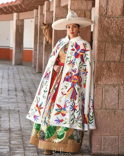 Escaramuzas Charras (@charras_escaramuzas) • Instagram photos and videos Mexican Girl Aesthetic, Escaramuza Dresses, Vestido Charro, Mexico Fashion, Traditional Mexican Dress, Mexican Wedding Dress, Mexican Textiles, Mexican Fashion, Mexican Outfit