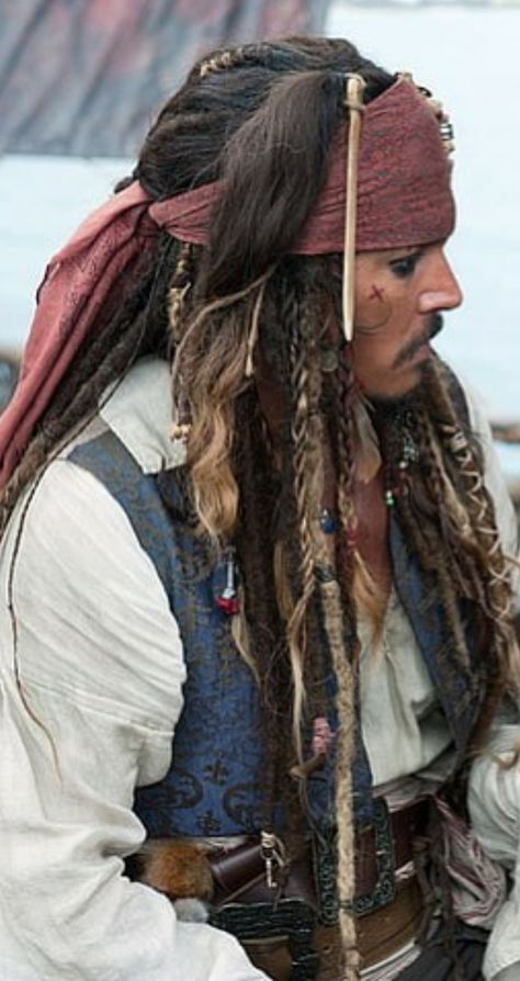 Jack Sparrow Hair, Pirate Costume Jack Sparrow, Jack Sparrow Makeup, Diy Jack Sparrow Costume, Pirate Makeup For Men, Dread Pirate Roberts Costume, Men’s Pirate Costume Diy Adult, Girl Jack Sparrow Costume, Jack Sparrow Cosplay