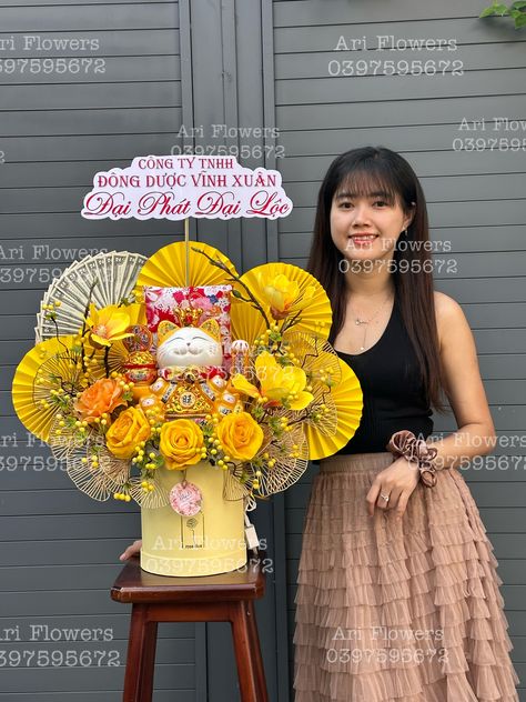 Angpao Imlek, Cny Hampers, Snack Tower, Handmade Hamper, Chocolate Flowers Bouquet, Diy Bouquet Wrap, Chinese New Year Gifts, Chocolate Flowers, Bouquet Wrap