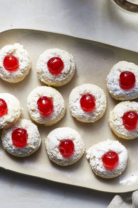 Pan Desserts For A Crowd, Sheet Pan Desserts, Vintage Christmas Recipes, Classic Christmas Cookies, Classic Christmas Recipes, Pan Desserts, Christmas Cookie Recipes Holiday, Thumbprint Cookies Recipe, Southern Christmas