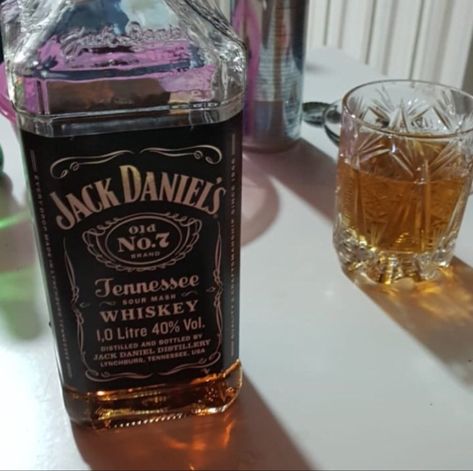 Jack Daniels Fake Story, Jack Daniels Drinks, Bear Drink, Alcoholic Drinks Pictures, Party Pic, Light Purple Wallpaper, Whisky Drinks, Jack Daniels Distillery, Maximum Ride