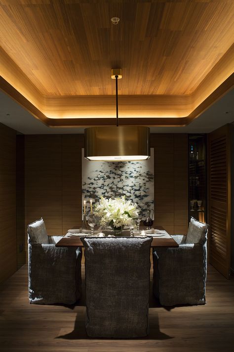 Indirect Lighting Ceiling Living Rooms, Private Room Restaurant Interior Design, Restaurant Ceiling Lighting, Coffers Ceiling, Cove Ceiling Design, Ceiling Uplighting, Strip Lighting Ceiling, Cove Lighting Design, Coffered Ceiling Lighting