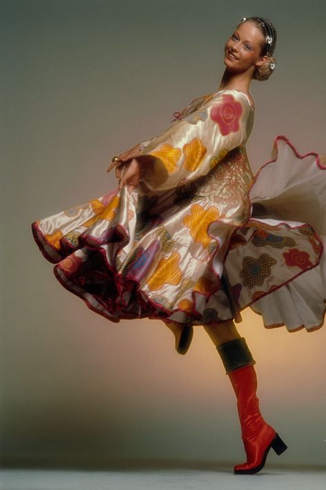 https://www.vogue.co.uk/fashion/article/zandra-rhodes Julia Hobbs, Fashion Article, Zandra Rhodes, Independent Study, Vogue Archive, Diana Vreeland, Fashion Articles, Period Costumes, 70s Style