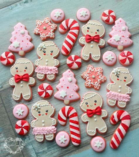 ❄️🎄❤️ Christmas Gingerbread Cookies Decorating, Holiday Cookies Decorated, Gingerbread Cookies Decorated, Cute Christmas Cookies, Christmas Gingerbread Cookies, Christmas Campaign, Sugar Cookie Designs, Xmas Cookies, Christmas Sugar Cookies