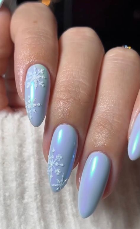 Credit tiffanyabbigailebeauty #nails #nailart #nailideas #nailtrends #nailsofinstagram #naildesign Winter Icy Nails, Nails Blue Winter, Christmas Light Blue Nails, Snow Inspired Nails, Winter Frost Nails, Snow Themed Nails, Icey Nails Winter, Christmas Snow Nails, Holiday Blue Nails