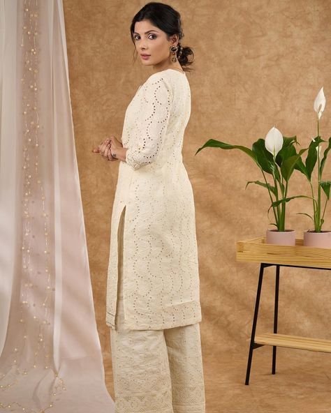 This exclusive embroidered hakoba kurta comes with the option of a pant for a complete, stylish outfit. Made with high-quality materials and intricate embroidery, it is perfect for any occasion. Elevate your wardrobe with this unique piece. #sujatra #sujatraglobal #sujatrakurtis #embroideredkurta #embroidery #hakoba #hakobakurta #bellbottom #kurtapantset #fresharrivals Red Kurta, Kurta With Pants, Intricate Embroidery, Stylish Outfit, Bell Bottoms, Unique Pieces, Stylish Outfits, Embroidery, Wardrobe