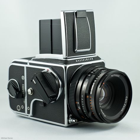 Hasselblad 500cm, Medium Format Photography, Vintage Film Camera, Camera Tattoo, Dance Photography Poses, Old Cameras, Classic Camera, Photography Film, Camera Nikon