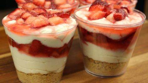 No-Bake Strawberry Cheesecake Cups No Bake Strawberry Cheesecake Cups, Easy Chocolate Donut Recipe, Easy Parfait Recipes, Strawberry Cheesecake Cups Recipe, Strawberry Cream Cheese Dessert, Strawberry Cheesecake No Bake, Strawberry Cheesecake Cups, Strawberry Icebox Cake Recipe, Graham Cracker Dessert