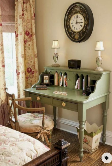 All About the New Cottagecore Design Style - She Holds Dearly Small Cottage Interiors, Dorms Decor, Cottage Interior Design, Victorian Home Decor, Cottagecore Home, Interior Vintage, Cottage Interior, Cottage Bedroom, Cottage Interiors