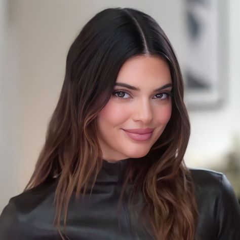 Kendall Jenner Wavy Hair, Kendall Jenner Ombre Hair, Kendall Jenner Balayage, Kendall Hair Color, Kendall Jenner Hair 2023, Kendall Jenner Highlights, Kendall Jenner Long Hair, Kendall Jenner Hair Color, Kendall Hair