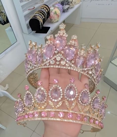 Pink Butterfly Quinceanera Cake, Pink Hello Kitty Quinceanera Dresses, Pink And Gold Chambelanes, Pink 15 Crown, Light Pink 15 Decorations, Quince Inspo Dresses, Light Pink Sweet 16 Dress, Barbie Themed Quince, Aurora Quince Theme