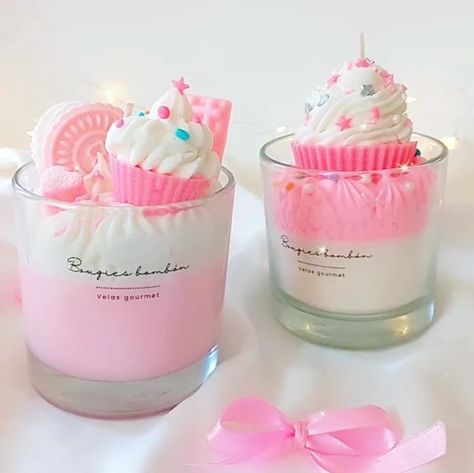 Girly Candles, Essential Oil Candle Blends, Candy Candles, Candle Scents Recipes, Bakery Candles, Candle Making Recipes, Candy Candle, Velas Candles, Candle Obsession