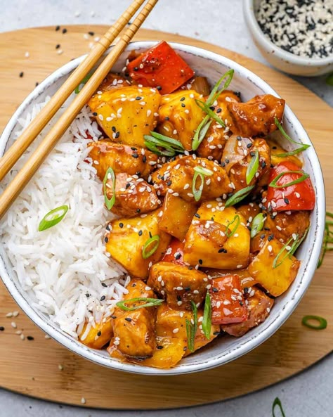 Easy Sweet and Sour Chicken Recipe | Healthy Fitness Meals Asian Chicken Recipes Easy, Chicken Recipe Healthy, Sweet And Sour Chicken Recipe, Sour Chicken Recipe, Easy Chicken Dinner, Chicken Dinner Recipe, Fitness Meals, Asian Chicken Recipes, Sweet And Sour Chicken