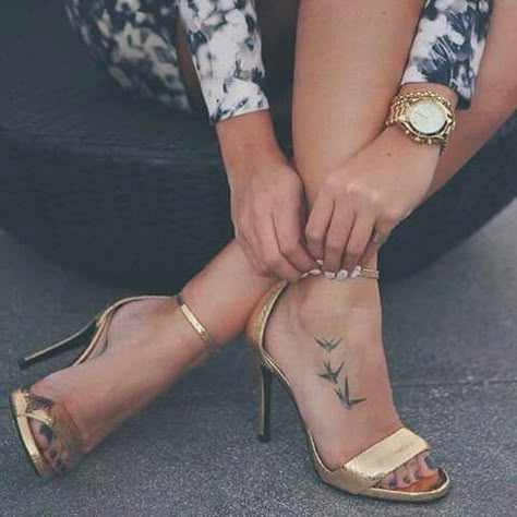 Tattoos For Feet Ideas For Women, Top Of The Foot Tattoos, Feet Tatoos Woman, Top Of Foot Tattoos For Women, Feet Tattoos For Women Beautiful, Top Of Foot Tattoos, Classy Tattoos For Women, Ankle Tat, Tattoo Artist Tattoo