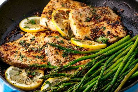 You Must Get This Garlicky Lemon Mahi-Mahi Into Your Weeknight RotationDelish Pan Seared Asparagus, Cooking Mahi Mahi, Mahi Mahi Recipes, Sauce Tartare, Baked Tilapia, Tilapia Recipes, Fish Dinner, Fat Foods, Tapenade