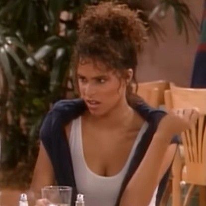 Hilary Banks, Karyn Parsons, Ashley Banks Outfits, Country Club Aesthetic, Fresh Prince Of Bel Air, Prince Of Bel Air, 90s Girl, Clubbing Aesthetic, Fresh Prince