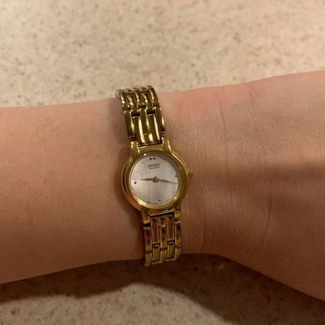 Vintage SEIKO Mother pearl watch gold 221934 Seiko Watches Women Gold, Seiko Ladies Watch, Gold Watches Women Vintage, Seiko Watches Women Vintage, Small Wrist Watch Women, Seiko Vintage Watch Woman, Seiko Women Watch, Seiko Vintage Watch, Vintage Gold Watch Women