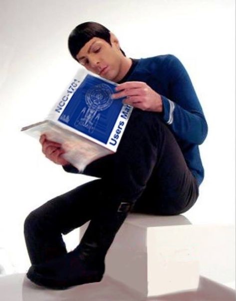 American Horror Story Asylum, Celebrities Reading, Star Trek Reboot, Star Trek 2009, Star Trek Spock, Mr Spock, People Reading, New Star Trek, Zachary Quinto