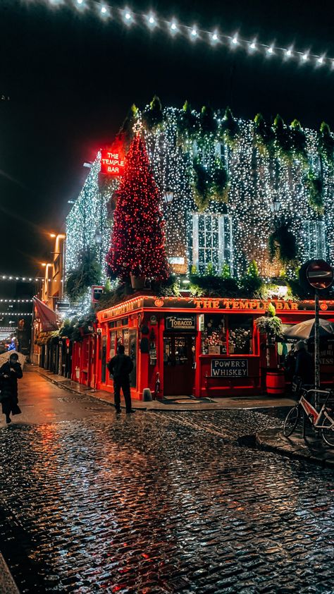 Dublin Winter Aesthetic, Christmas Ireland, Scotland Winter, Ireland 2023, Ireland Pubs, London Christmas Lights, Ireland Aesthetic, Dream Christmas, Moving To Ireland